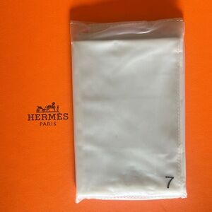 Hermès rain protection cover, size 7, designed to fit a Kelly 25 or Birkin 30.